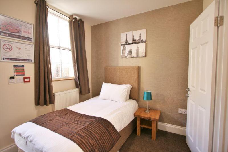 Central Studios Gloucester Place By Roomsbooked Cheltenham Extérieur photo