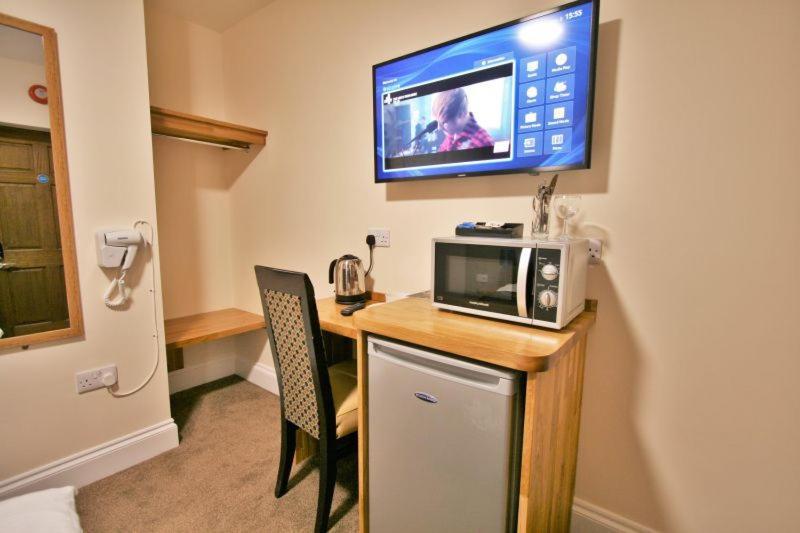 Central Studios Gloucester Place By Roomsbooked Cheltenham Extérieur photo